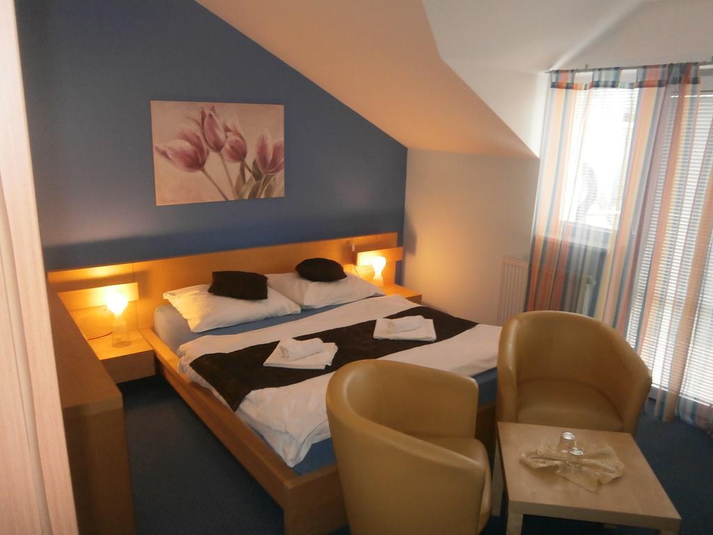 Penzion Hellene Piest'any Room photo